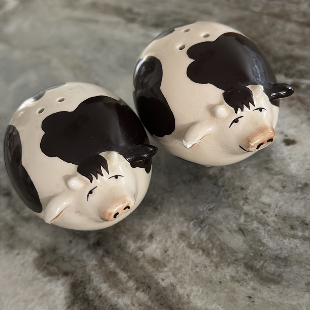 🍄 Cow Whimsical Salt and Pepper Shakers Bonus Bank - Picture 7 of 8
